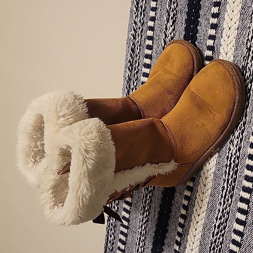 Girls furry boots